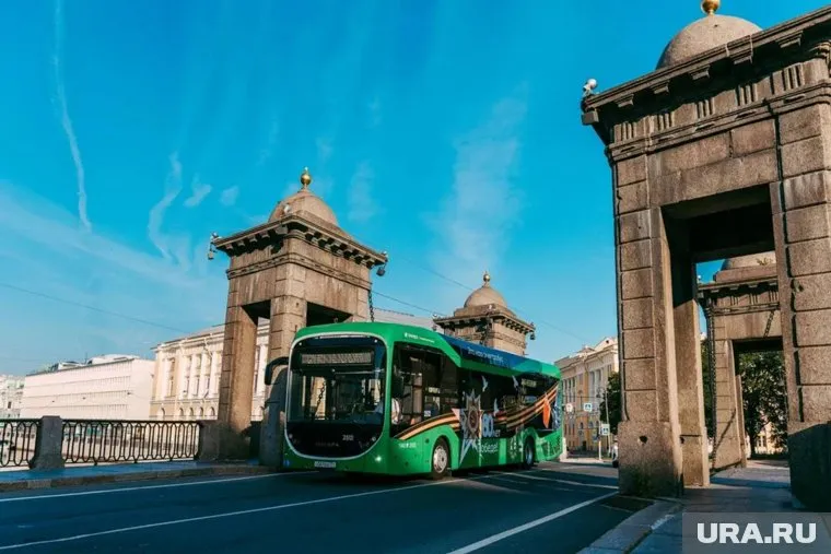 Электробус производства Челябинского завода городского электрического на улицах Петербурга