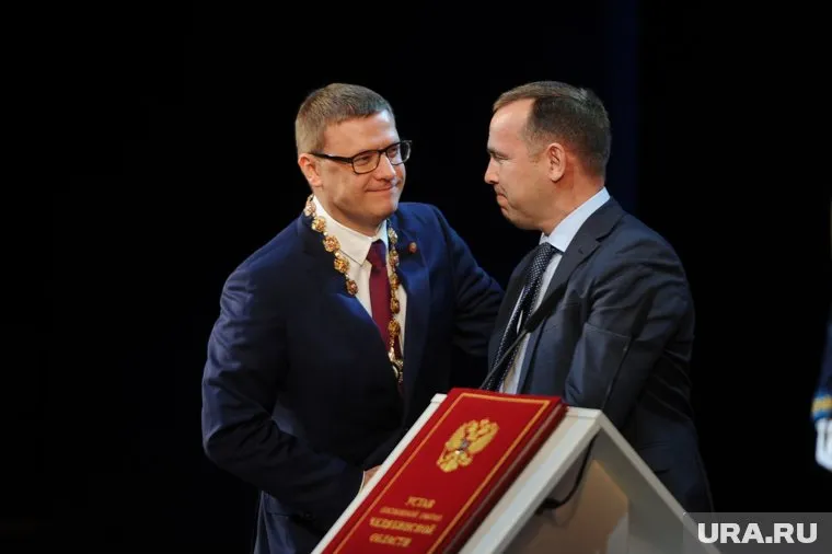 Вадим Шумков (справа) в отличие от другого губернатора-новичка Алексея Текслера (слева) начал терять позиции