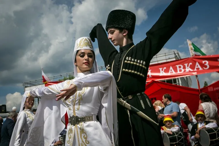 XVI (внеочередной) съезд КПРФ, пос. Снегири. Москва, коммунисты, народные танцы, национальная одежда, кавказ, лезгинка, съезд кпрф, национальные костюмы, осетия