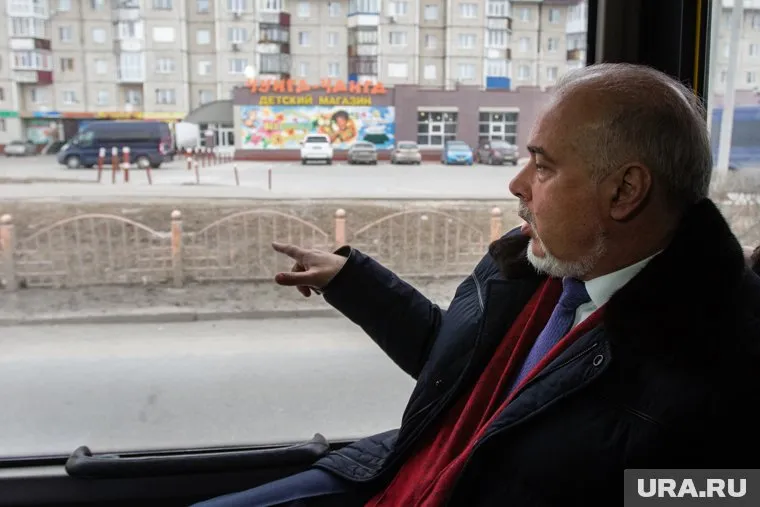 Вадим Шувалов задумал поменять розовые заборчики на красивые клумбы