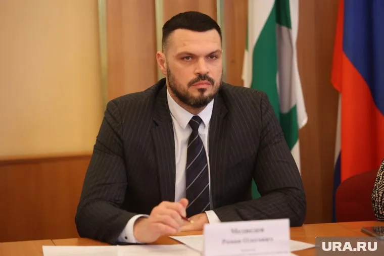 Роман Медведев побывал в квартире матери участника СВО, где с потолка бежала вода