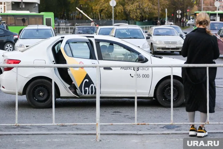 Тюменские таксисты просят «на чай» от 50 до 100 рублей