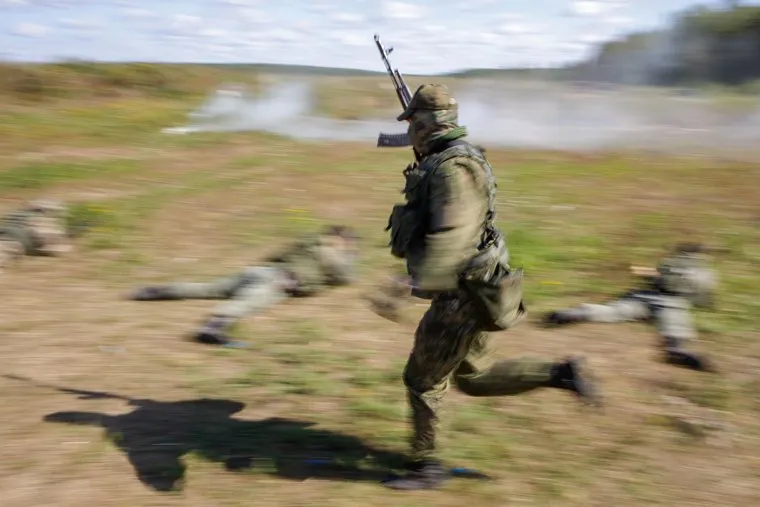 Тренировка добровольцев перед отправкой в Украину. Свердловская область