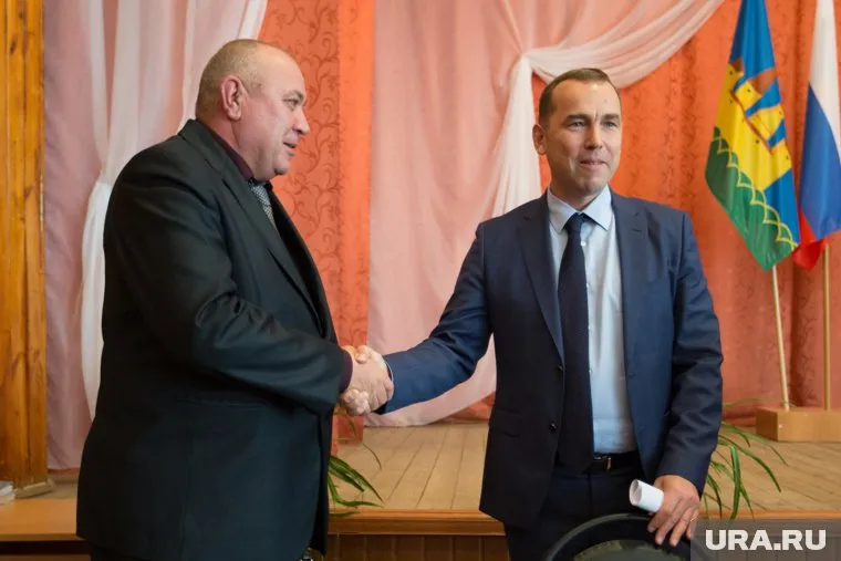 Вадим Шумков (справа) побывал в Звериноголовском районе и узнал о его проблемах от главы Михаила Шейгеца