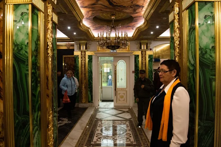 Торжественная линейка в школе № 106. Екатеринбург