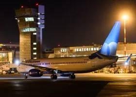 В Кольцово из-за грозы массово задерживают рейсы