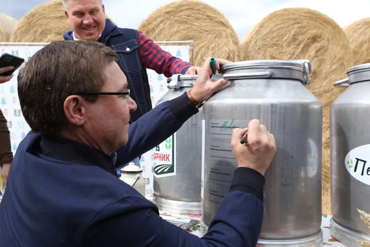 Подписание инвестиционного соглашения на строительство молочной фермы в селе Мальцево. Курган