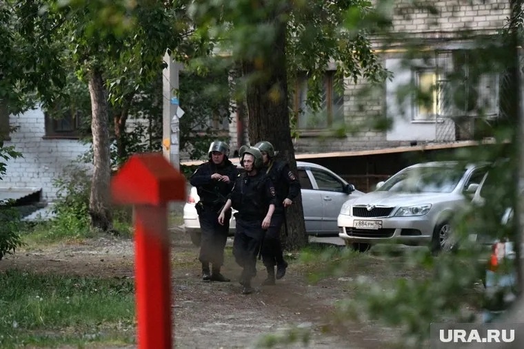 Мужчина ранил девочку и сотрудника Росгвардии