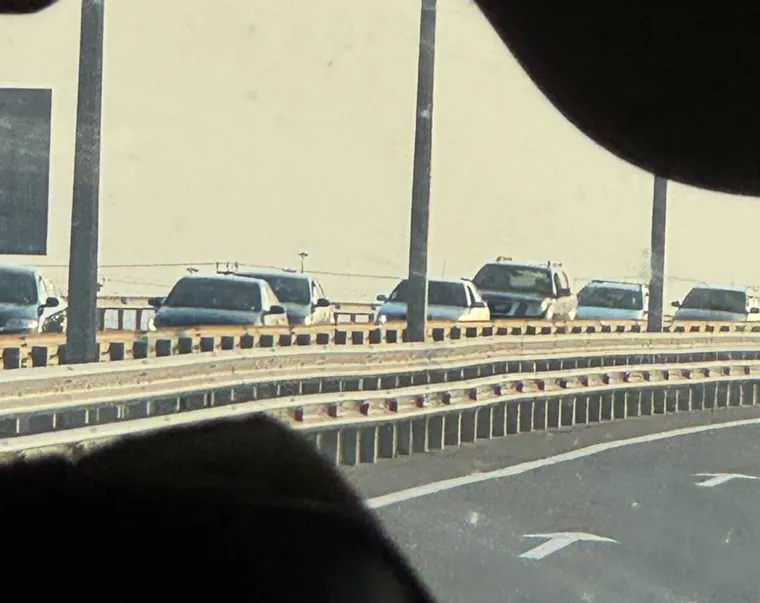 На Крымском мосту скопились большие пробки