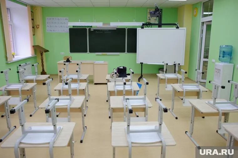 Руководители школ и детсадов ищут в зданиях подозрительные предметы