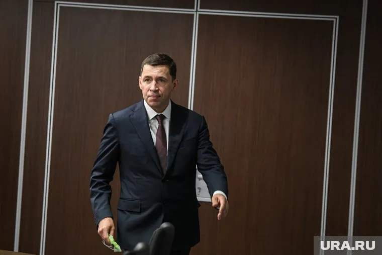 Вокруг Евгения Куйвашева строится вся избирательная кампания, но проект, с которым он победил на губернаторских выборах четыре года назад, решили спрятать