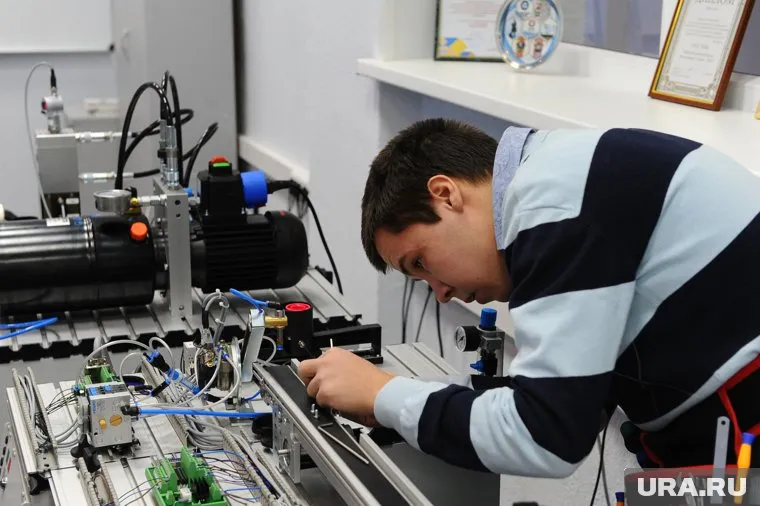 Выпускники девятых классов выбирают среднее профессиональное образование