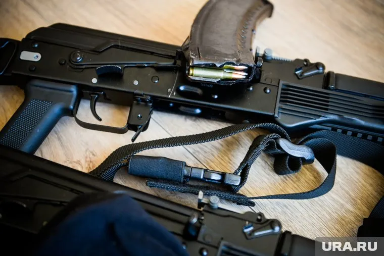 По предварительным данным, мужчина вооружен