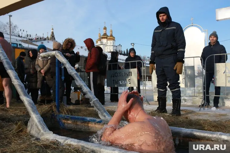 Власти Тюмени определили три места, где горожане смогут окунуться в прорубь