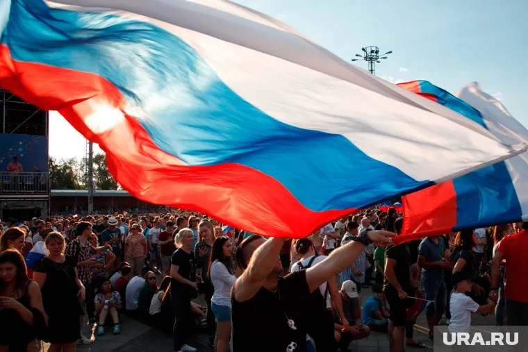 22 августа в стране отмечают День российского флага