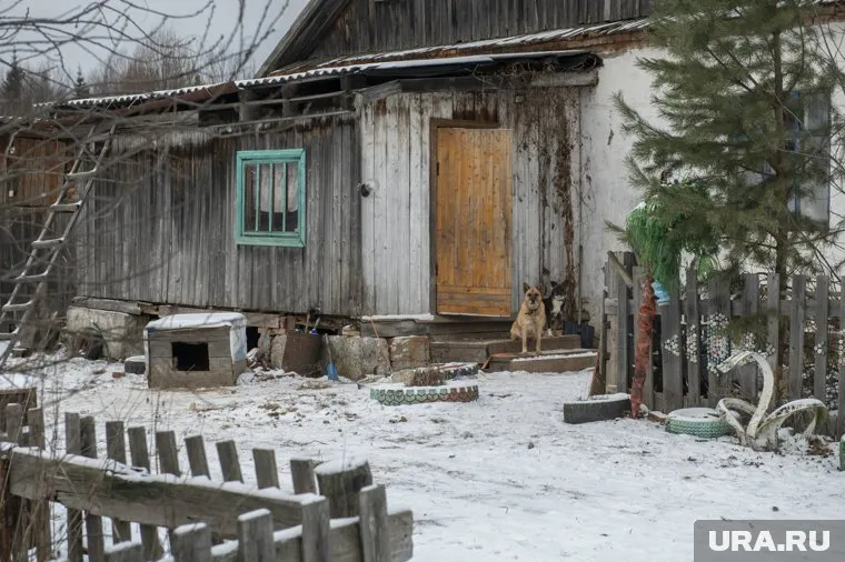 Дома в Беловежском обещают расселить до конца 2024 года (архивное фото)