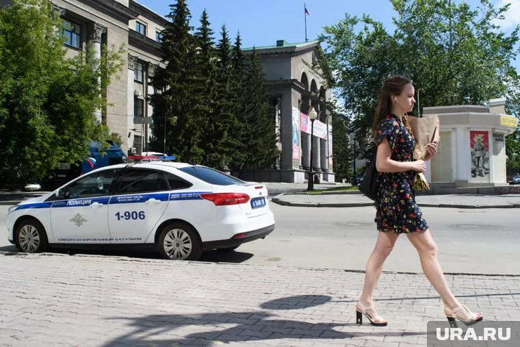 Девушка едва не упала в обморок на встрече с Владимиром Путиным (архивное фото)