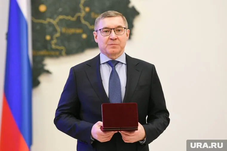 Владимир Якушев поздравил уральцев с Днем Победы