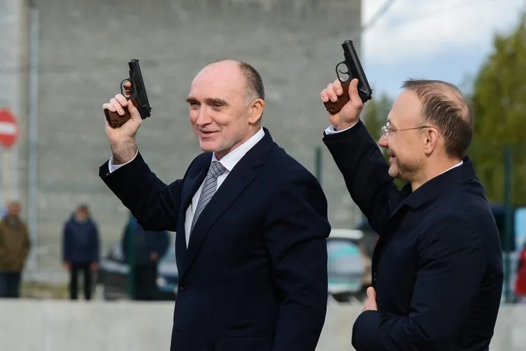 Встреча Бориса Дубровского и Игоря Алтушкина в Карабаше, пистолет, алтушкин игорь, дубровский борис