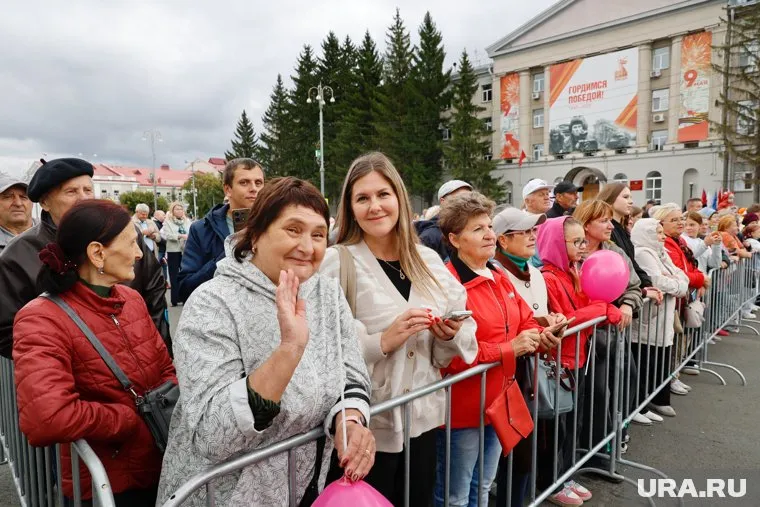 Курганцы выходят на празднование Дня города