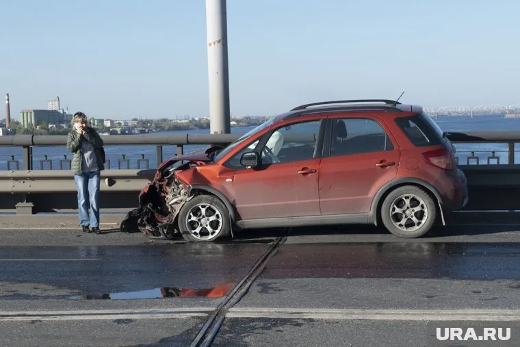 Водитель ехал на большой скорости и поздно увидел препятствие