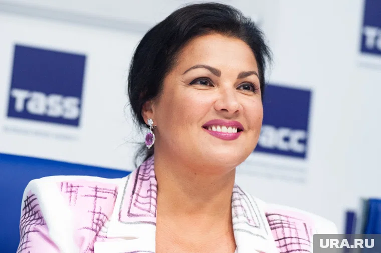 Анна Нетребко не дает покоя украинским активистам