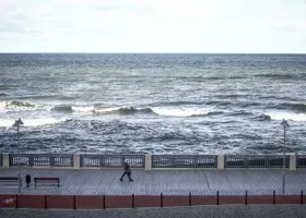 Кадры спасения девочки из ХМАО, утонувшей в море, попали на видео