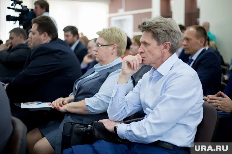 Анатолий Зубарев укрепляет позиции за счет не только чиновников минздрава, но и главврачей