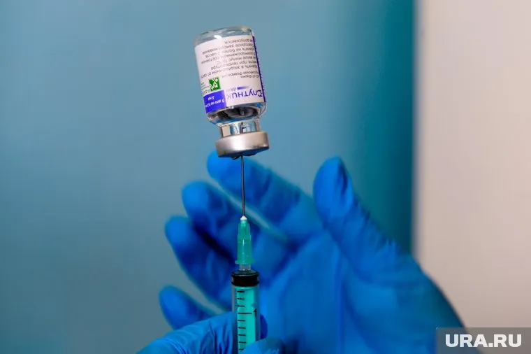 Люди, отказывающиеся от вакцинации, должны платить за это, помогая системе здравоохранения