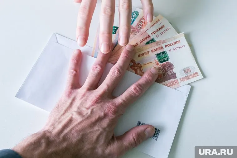 Студент заплатил 15 тысяч рублей, но до доцента добрались лишь 2 500