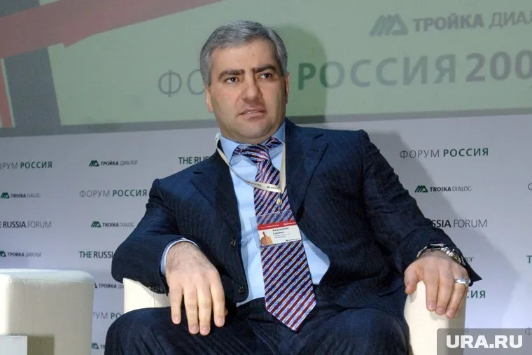 В доме Карапетяна проводят обыски