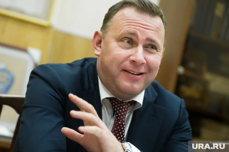 Несмотря на грядущий праздник и отпуск, мэр Пинаев смог собрать депутатов поработать