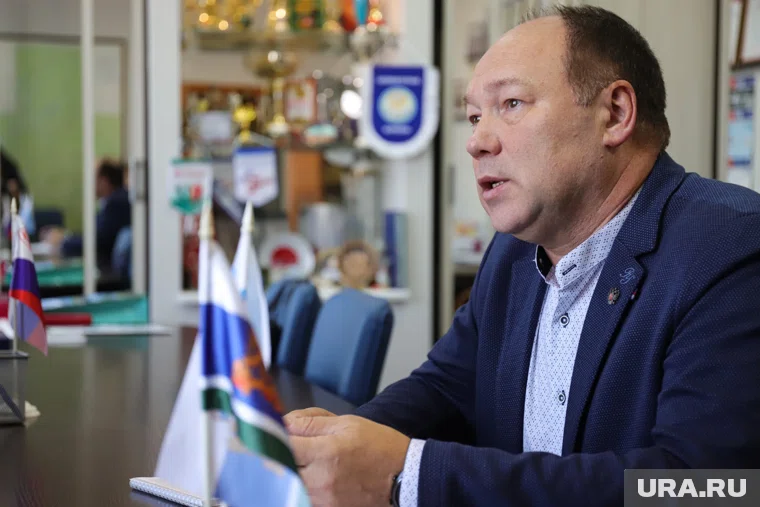 Угринов сам 27 лет проработал в скорой помощи и знает систему здравоохранения изнутри