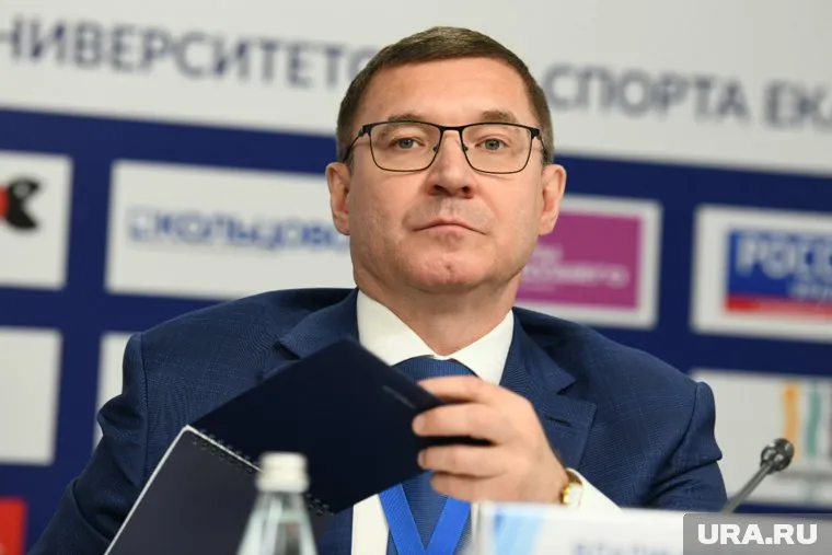 Владимир Якушев пожелал юристам успехов в работе, здоровья и счастья