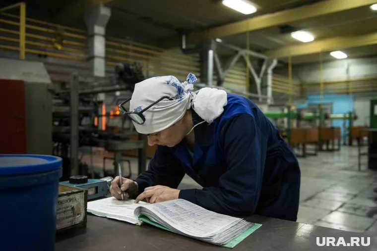 Курганский завод выплатит сотруднице 800 тысяч из-за нарушения требований безопасности