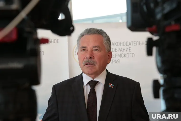 Виктор Плюснин проходит обвиняемым по делу о мошенничестве