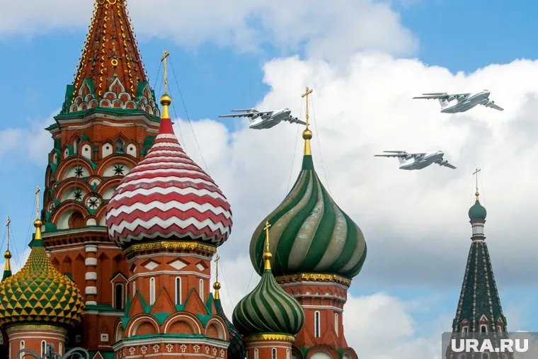 Очередной скандал разразился вокруг учебного пособия по ЕГЭ, выпущенного издательством "Феникс"