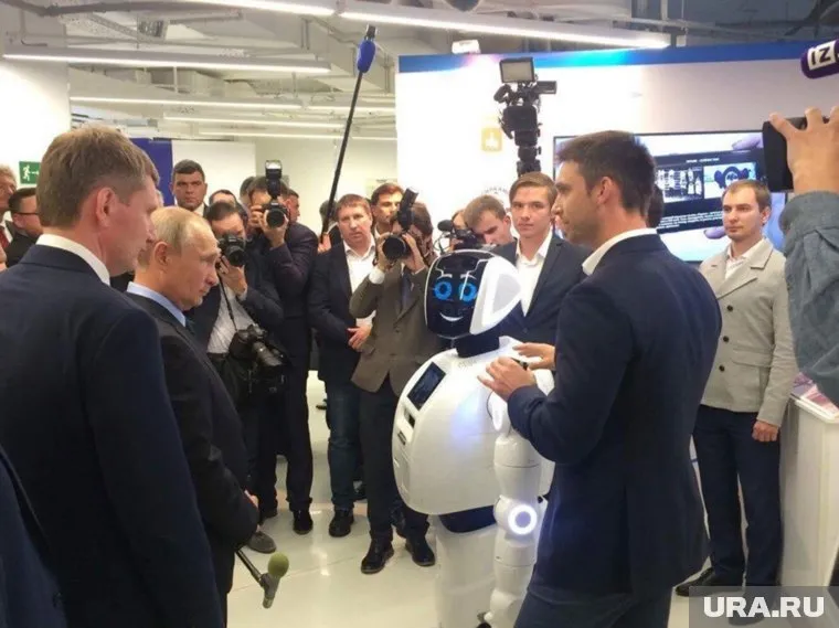 Владимира Путина поприветствовал Промобот