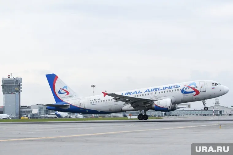 В самолете сработала сигнализация о неисправности двигателя (архивное фото)