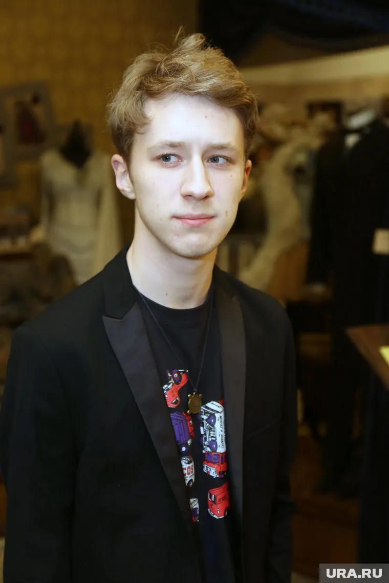 Актер Трескунов* стал известен благодаря роли в сериале «Ивановы-Ивановы»