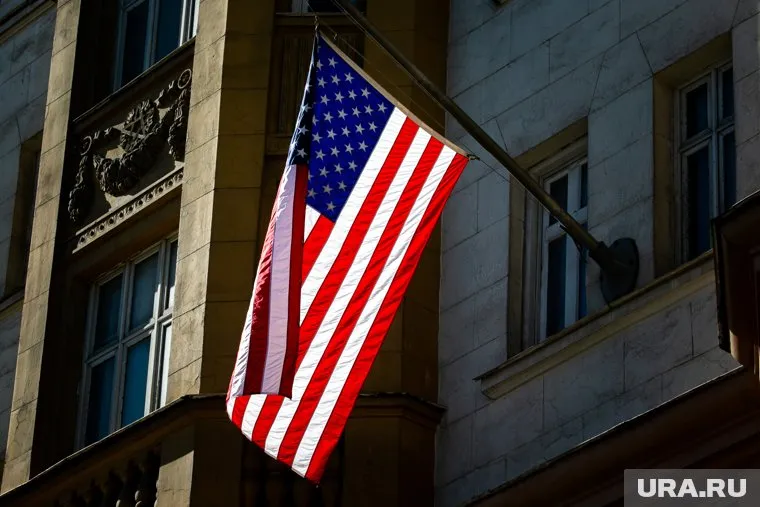 Сотрудники консульства США в Екатеринбурге ждут решения Госдепа