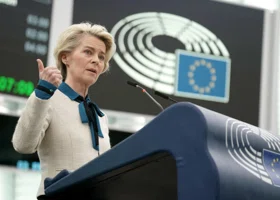 Фон дер Ляйен открыла Молдавии дорогу в ЕС после скандальных выборов