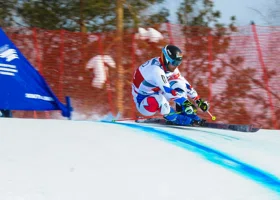 Челябинцы победили с роликом, где туристы прыгают в пропасть с заснеженных гор