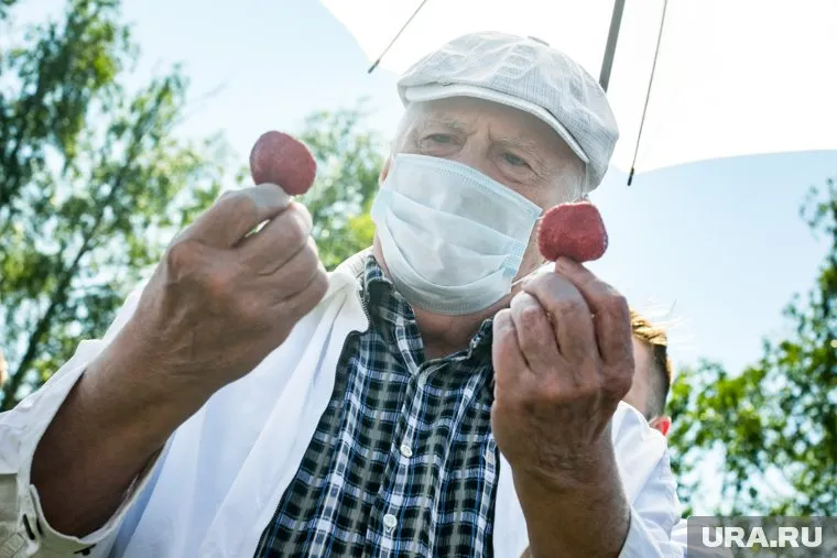 Владимиру Жириновскому понравилась клубника Павла Грудинина
