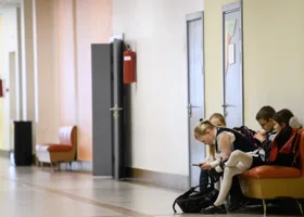 «Вы сами запутались и нас всех запутали»: тюменские родители обрушились на департамент образования