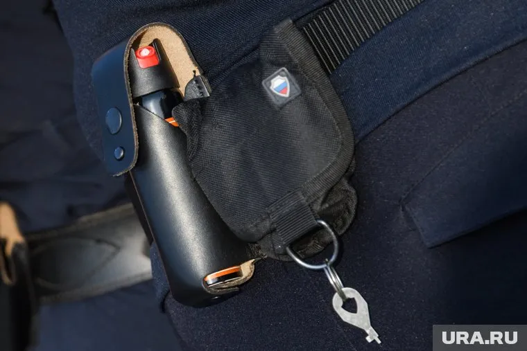 Тюменцы утверждают, что целью юноши было распылить перцовый баллончик в человека из Уругвая