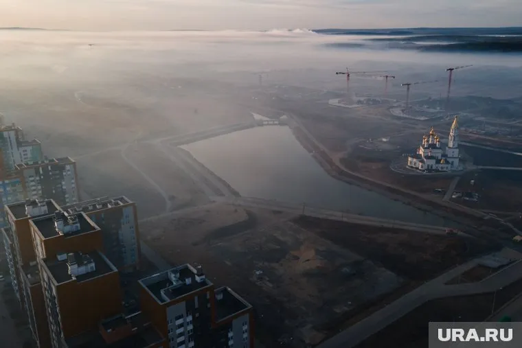 Над городом повис смог, о нем сообщают жители из разных районов Екатеринбурга