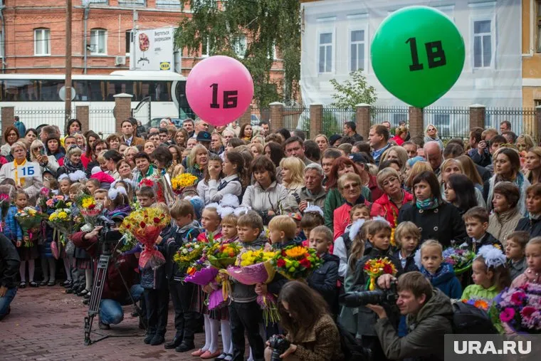 Согласно закону, День знаний не является изначально ни праздничным, ни выходным днем