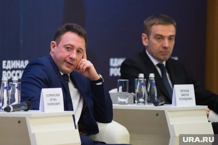 Виктор Евтухов (на фото справа) сообщил, что в 2021 году металлурги заработали кучу денег и теперь им нужно поработать на страну