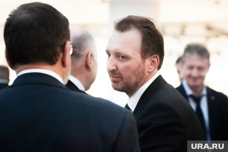 Награду Кириллову вручал полпред России по УрФО Владимир Якушев